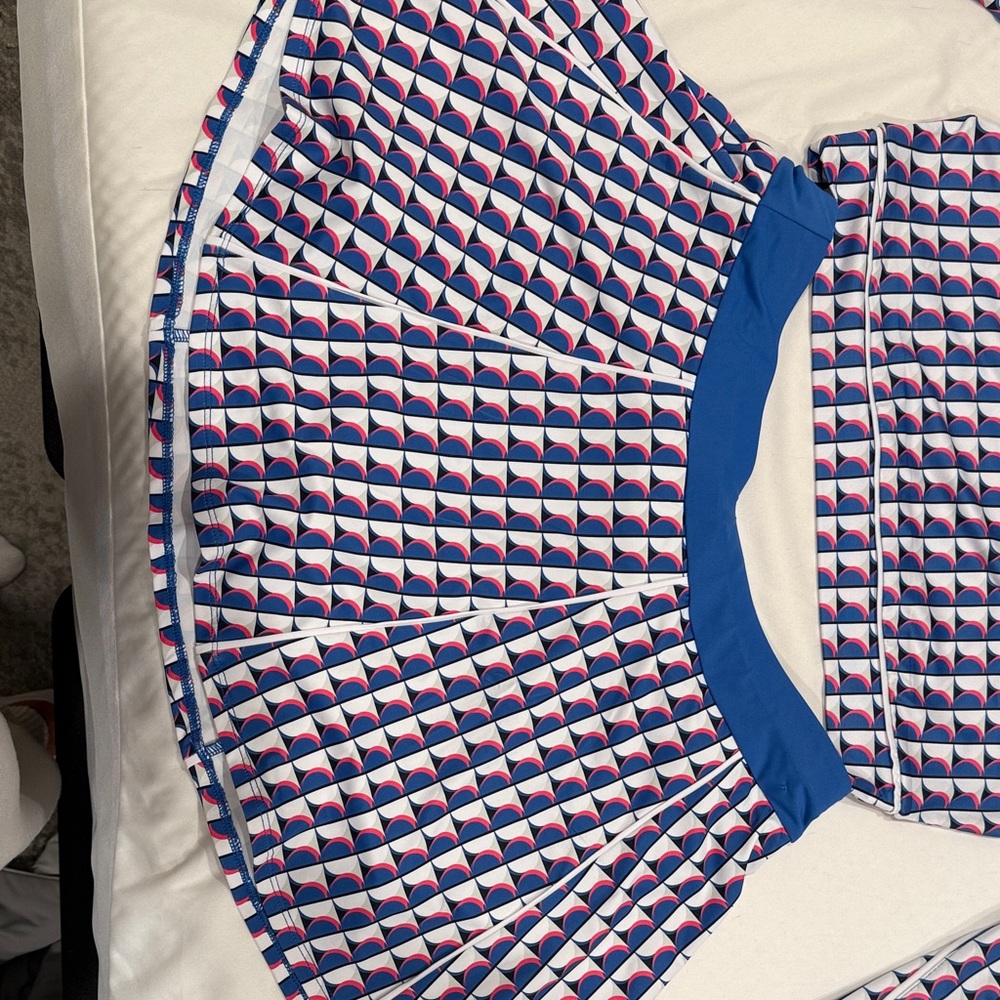 Penguin Brand Colorful Geometric Two-Piece Sport Set long sleeved & skort size M - Picture 3 of 6